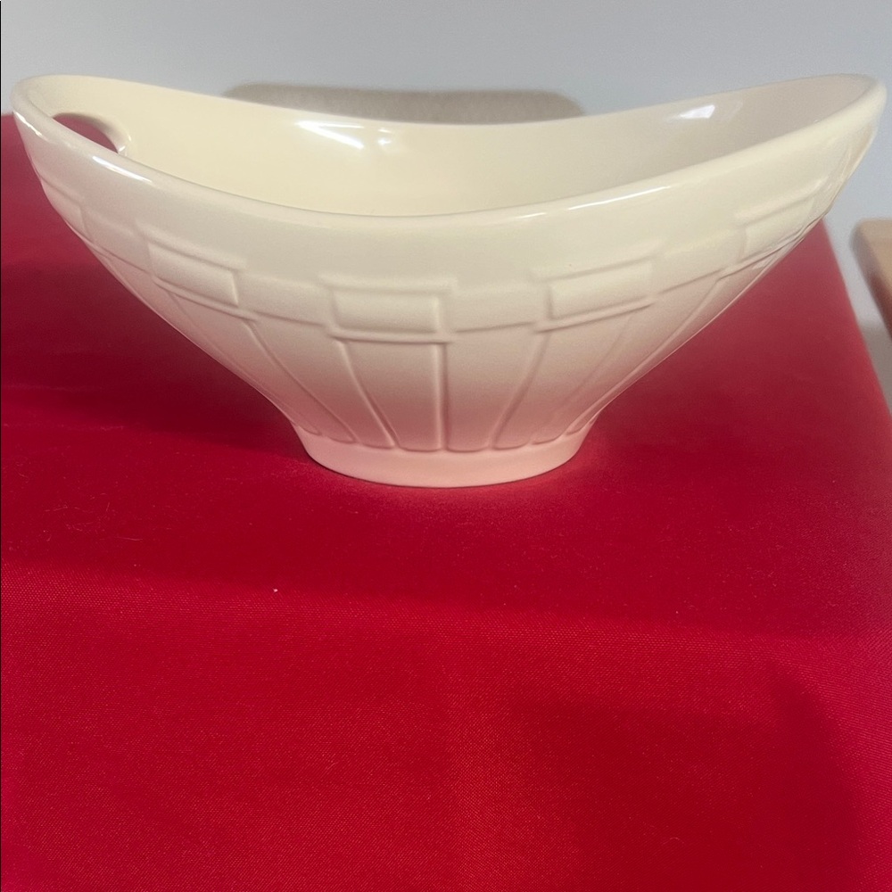 Longaberger Pottery Woven Traditions Ivory Oval Vontour Bowl Handles 103/4”